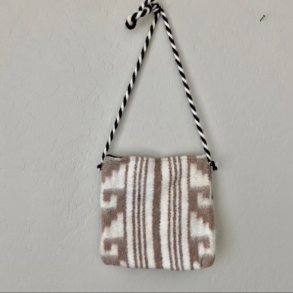 Handcrafted Beige and Brown Crossbody Bag - Picture 3 of 3